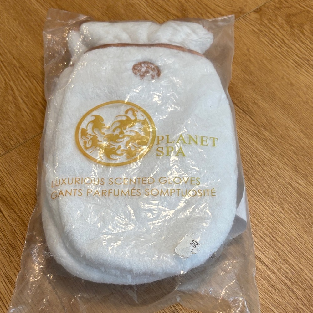 NWT Luxurious Scented Gloves - White